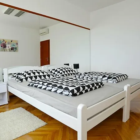 Apartman Rupnik Apartment *